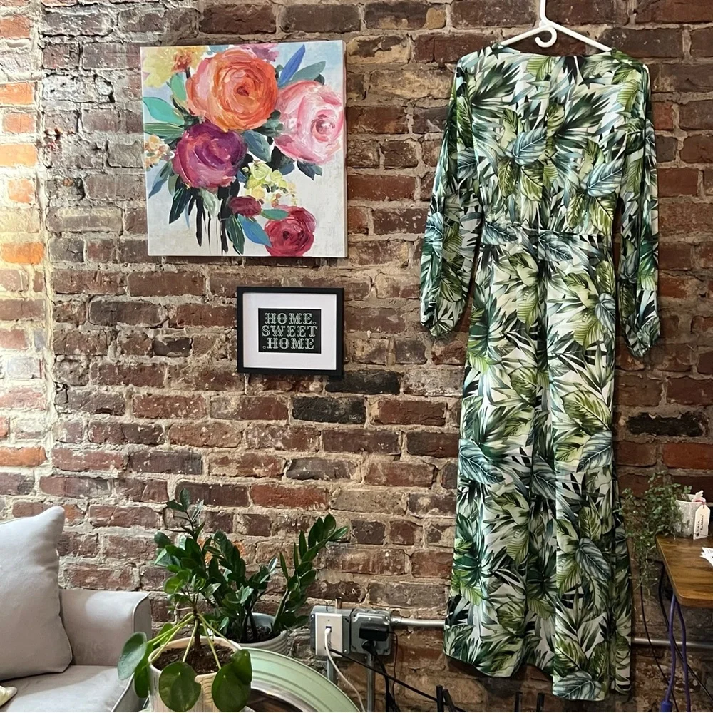 Nine West long sleeve maxi dress with green and white tropical leaf pattern - Picture 6 of 6